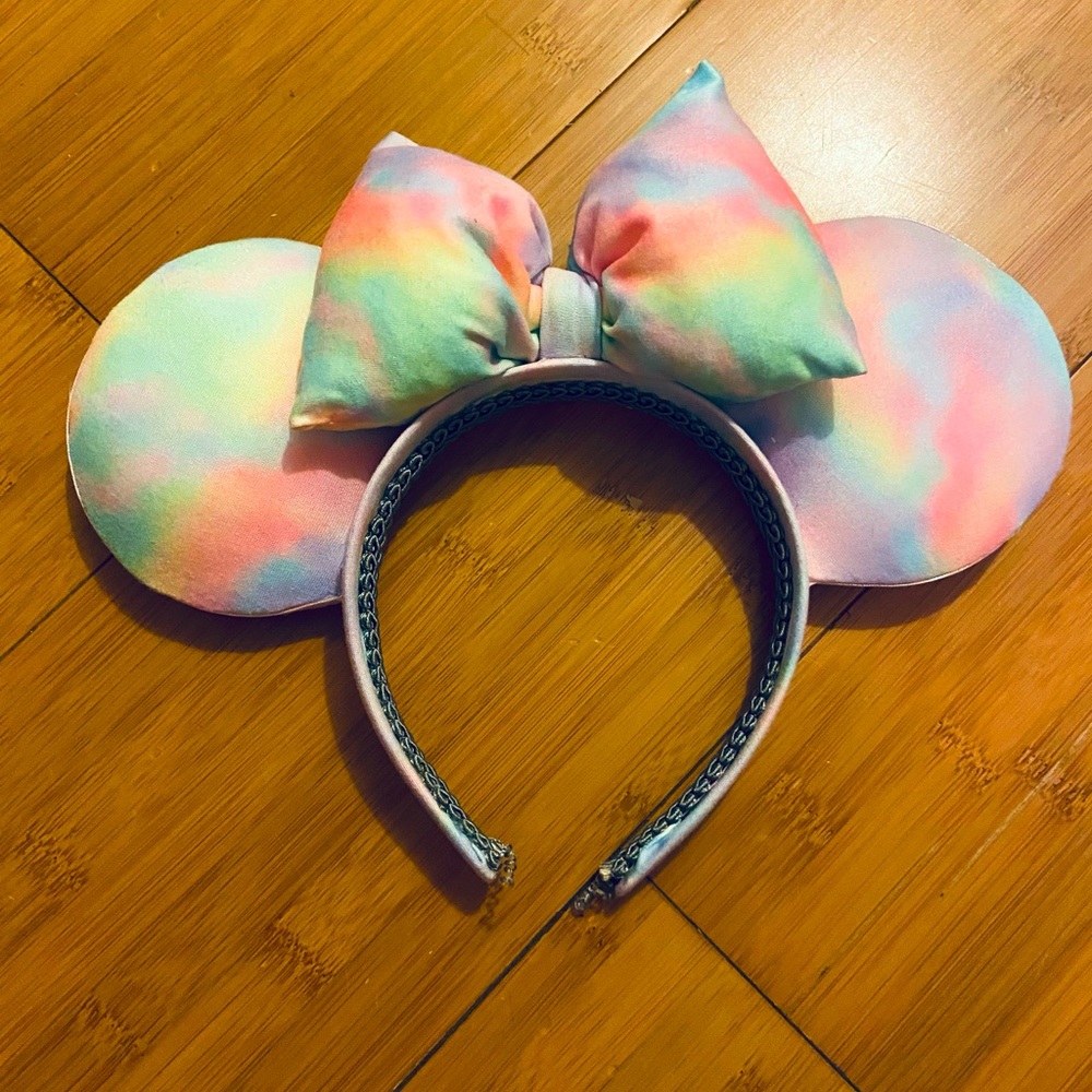 NWOT Minnie Mouse Tie Dye Ears